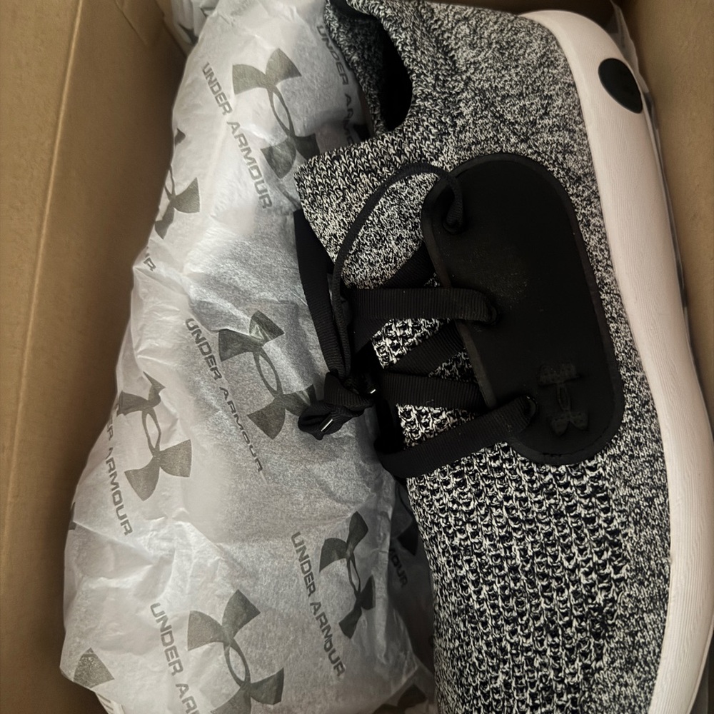 Under Armour Black and Gray UA Recover ICE